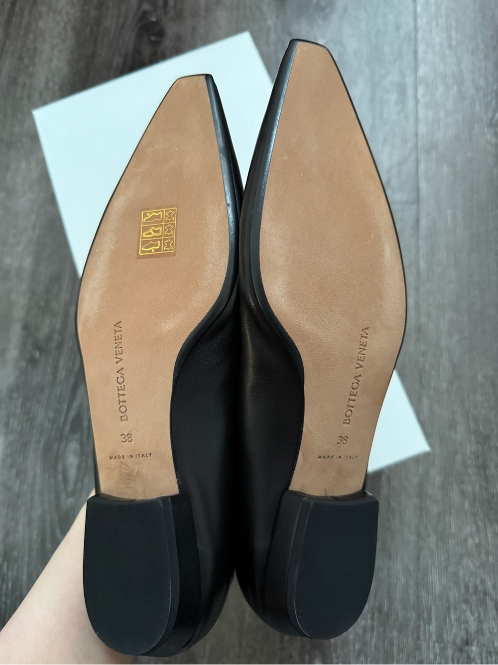Authentic Bottega Veneta Almond Flat (NEW, UNIFORM) - Picture 3 of 4